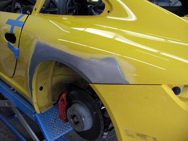 Porsche Kotfluegel Detailaufnahme waehrend der Dellenreparatur