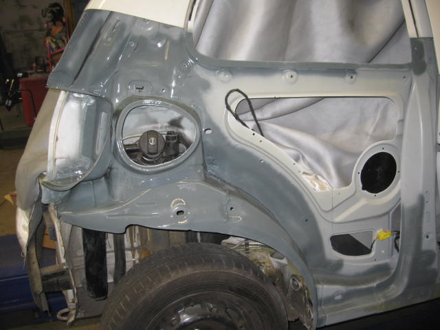 Karosserie Rohbau freigelegt fuer Seitenteil-Erneuerung