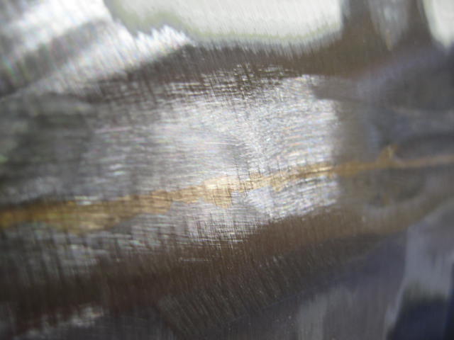 Detailaufnahme Schweissnaht an Karosserie-Blechteil