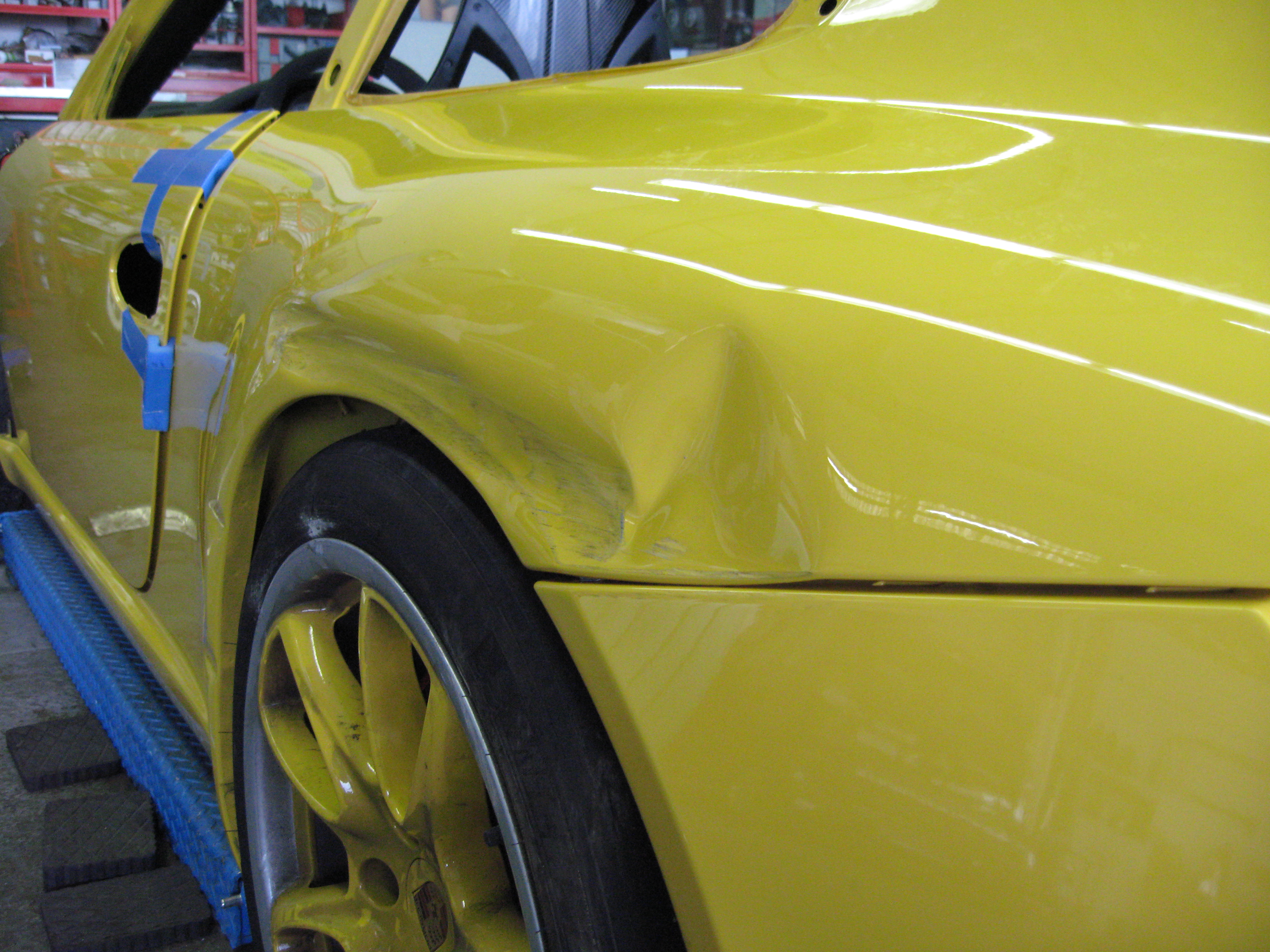 Porsche 911 Seitenansicht Kotfluegel-Instandsetzung bei Bruening