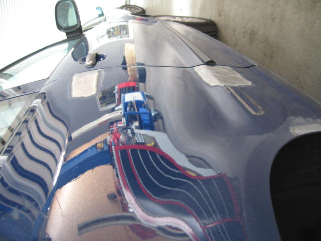 Dellenanalyse unter Spezialbeleuchtung zeigt Oberflaeche nach Ausbeularbeit