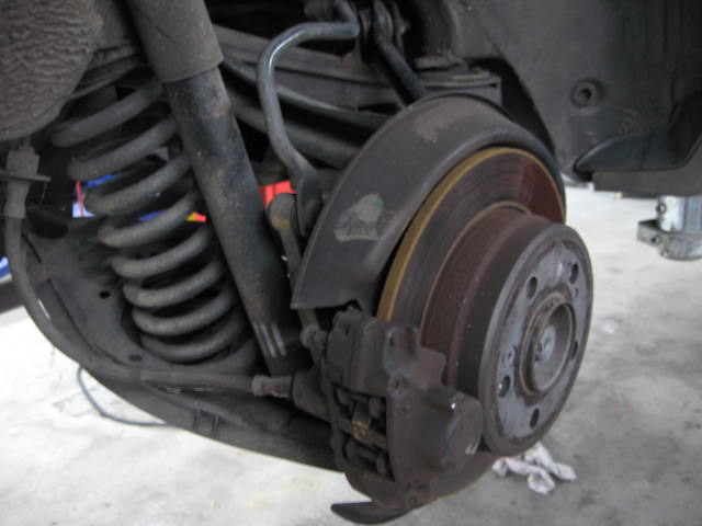 Bremsanlage Wartung - Bremsscheibe und Bremssattel demontiert